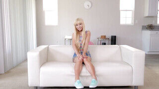 Kenzie Reeves az extra picike zsenge csajszika