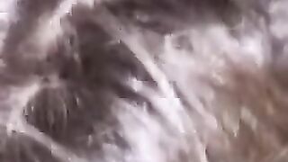 Élvezésig szopja a barna pélót