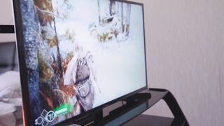 Gamer maca konzolozás helyett kukacot kap