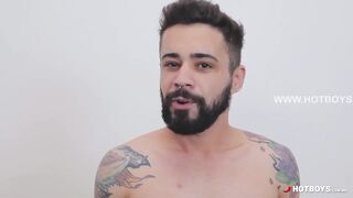Spanyol faszit kúrják a gigászi farkú néger pasik