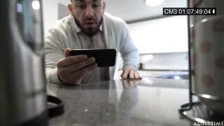 Az óriás tőgyes bejárónő meghágva