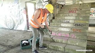 Óriási cickós érett nő dug a melóssal