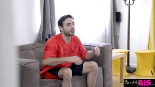 A szexy tinédzser csaj tv nézés helyzett szopna