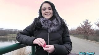 Orosz fiatal bige pénzért reszel