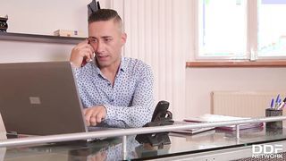 Sienna Day kettő kukacot kap