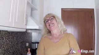 Fiatal hapsi és a szexéhes nagymami