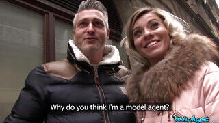 Public Agent - Vicky Love más fószer káróján lovagol