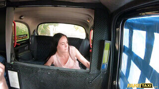 Fake Taxi - Zsenge csaj szexel a taxiban