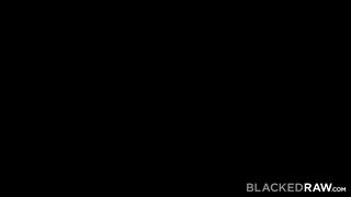 BlackedRaw - Oxana Chic tini pipi rábukik a faszra