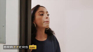 Brazzers – Vanessa Sky a óriási picsájú latin amerikai pipi