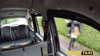 Fake Taxi - Szoknyás tinédzser csajszika a taxissal hancúrozik