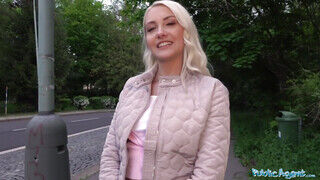 Public Agent - Helena Moeller a cseh turista csajszika