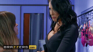 Brazzers - Reagan Foxx a boltos fószerrel dug