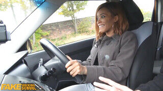Fake Driving School - Sofia Lee az óriás cickós csajszi