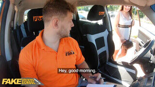 Fake Driving School - Little Eliss kefél az oktatóval