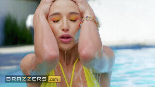 Brazzers - A brazil tinédzser pornós Abella Danger hátsó lyukba reszelve