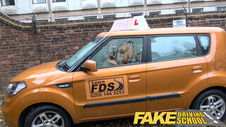 Fake Driving School - bármit megteszek, mondja a bögyös tinédzser