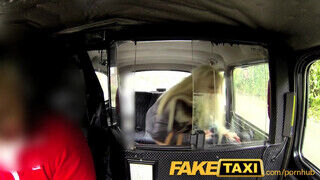 FakeTaxi - amikor az utas akar kefélni a sofőrrel és nem fordítva