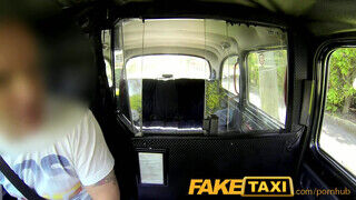 FakeTaxi - benne lennél egy hármasban?