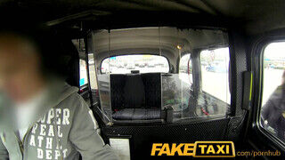 FakeTaxi - a kicsike lopós fekete maca megbánja amit tett