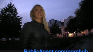 PublicAgent - Lilith Lee szeret dárdát oboázni
