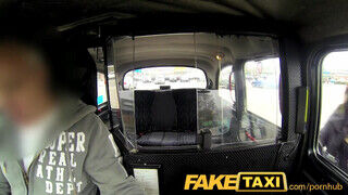 FakeTaxi - cuki csajszi óriási seggel megfizet
