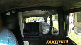 FakeTaxi - Candi Blows szopja a taxist