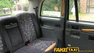 FakeTaxi - Tina Kay a taxiban hancúrozik