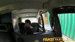 FakeTaxi - Tina Kay a taxiban hancúrozik