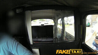 FakeTaxi - tornacipős csajszi péniszt akar és kap is
