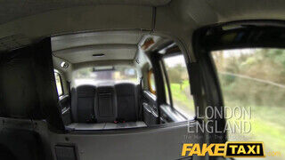 FakeTaxi - vörös hajú pipi segglyukba kéri a hímvesszőt