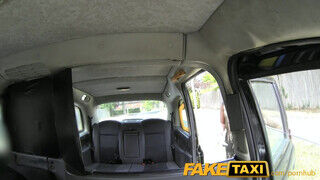 FakeTaxi rózsazsín bugyis csajszika