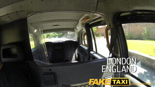 FakeTaxi amerikai félvér gádzsi kúrni akar