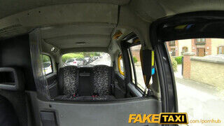 FakeTaxi - londoni túrista úgy kufircol mint egy profi
