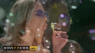 Brazzers - Olivia Austin nem csak cicibe baszva