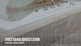 Helena Miles popóba is szereti - First Anal Quest