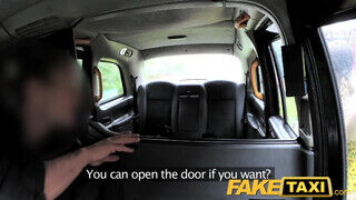 FakeTaxi cukker tinédzser extra gigászi csöcsökkel