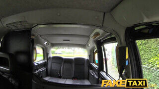 FakeTaxi fősulis lánynak öltözött szuka