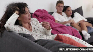 Reality Kings - Apolonia Lapiedra élvezi a vastag dákót