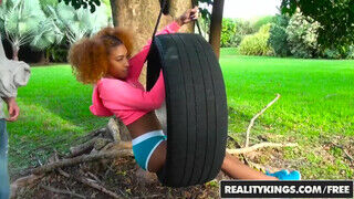 RealityKings - Kendall Woods gigantikus falloszt kap
