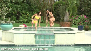 Reality Kings - Shae Summers és Sabrina Banks felfedezik egymást