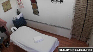 Reality Kings - Yuki Mori a luvnya masszőr