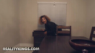Reality Kings - Xianna Hill élvezi a termetes kukit