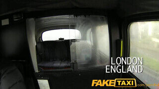 FakeTaxi - óriási keblű debella csajszika a taxiban