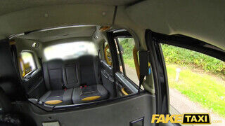 Fake Taxi - Termetes cickós milf megkefélve a hátsó ülésen