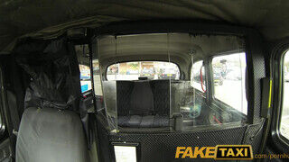 FakeTaxi - Tiffany Naylor a zsenge zsenge pipi