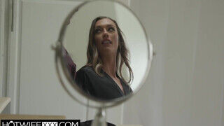 HotwifeXXX - Zsenge házastárs a férje lőtt baszik