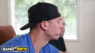BANGBROS - Vanessa Phoenix kedveli a méretes dárdát