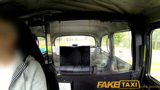 FakeTaxi - Chantelle Fox reszel a taxissal
