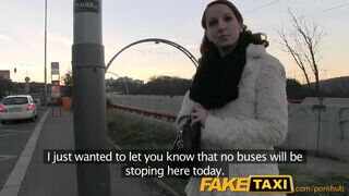 FakeTaxi - Tini ápoló nőci kefél a taxiban